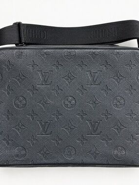 Louis Vuitton Black Men’s Crossbody Messenger Bag